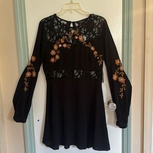 NWT Forever 21 Women’s Black Lace Embroidered Boho Long Sleeve Dress Size L